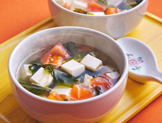 写真：豆腐とわかめの中華スープ