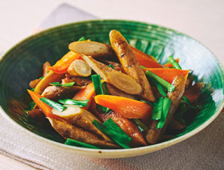 写真：ごぼうと人参の煮物