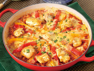 チキンのトマトチーズパエリアの写真