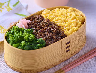 写真：牛そぼろの三色丼