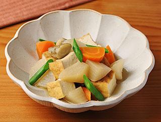 写真：厚揚げと根菜の煮物